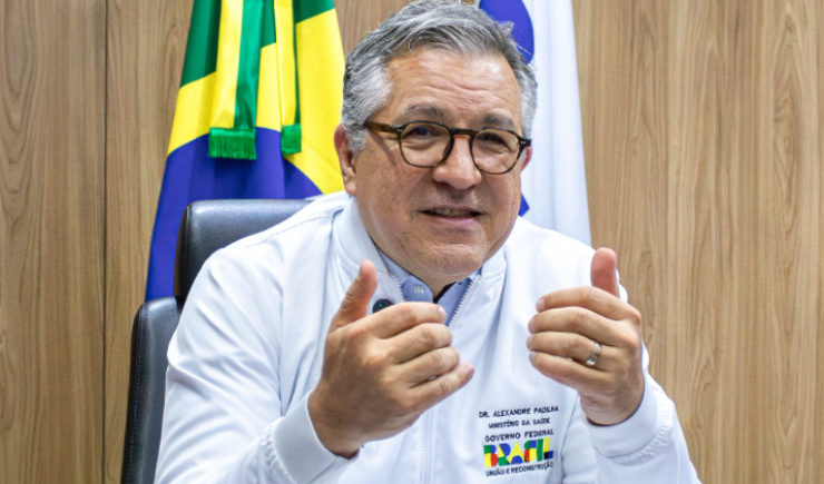 Governo prepara ações contra médicos que promovem teorias antivacina