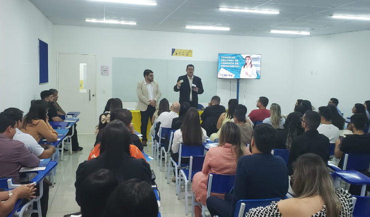Novos profissionais recebem registro definitivo do CRF-PE em Garanhuns e Palmares
