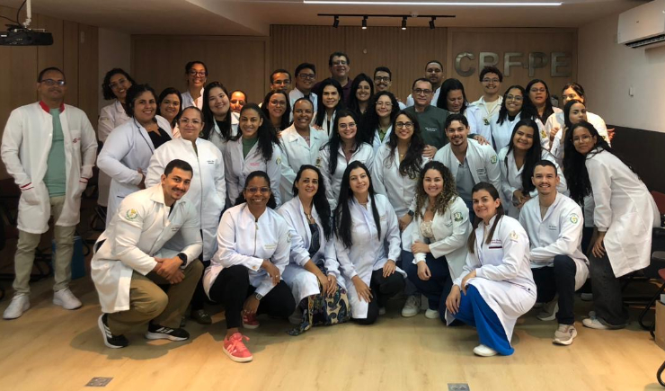 CRF-PE capacita nova turma de farmacêuticos para aplicação de injetáveis e perfuração de lóbulos