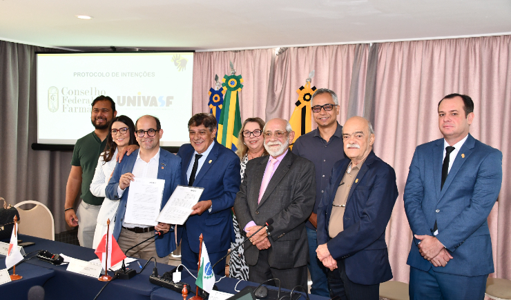 CFF e Univasf firmam protocolo de intenções para ampliar acessibilidade no cuidado farmacêutico