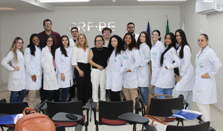 Alunos do Primeiro Período da Faculdade Pernambucana de Saúde Visitam Conselho Regional de Farmácia.