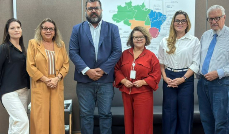 Entidades farmacêuticas discutem valorização profissional em reunião com diretoria da Ebserh