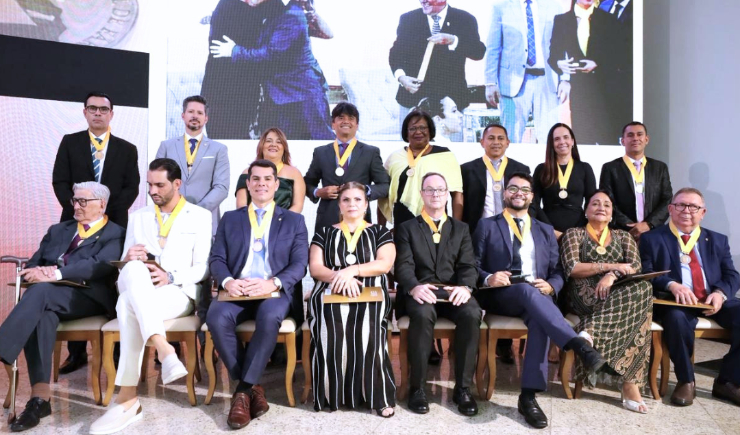 Aexalgina Tavares homenageada com a Comenda do Mérito Farmacêutico