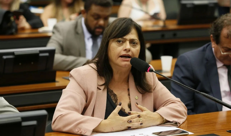 Farmacêutica Alice Portugal é nomeada vice-líder do governo na Câmara dos Deputados
