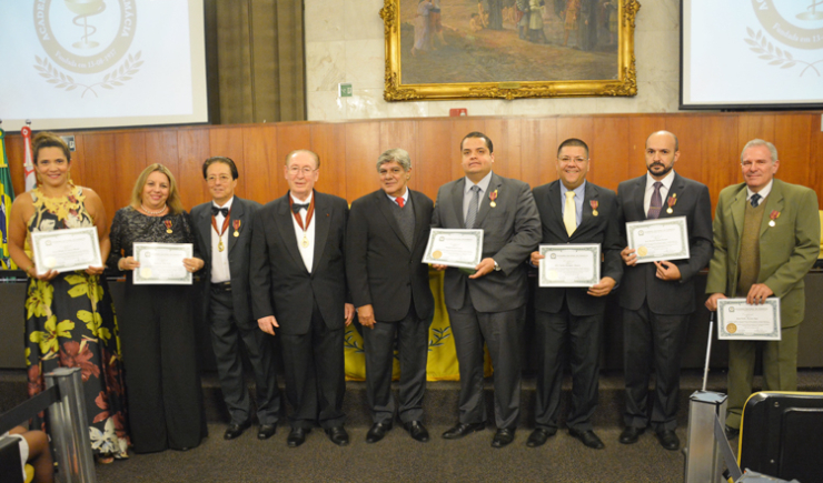 Academia de Farmácia celebra 79º aniversário e homenageia profissionais