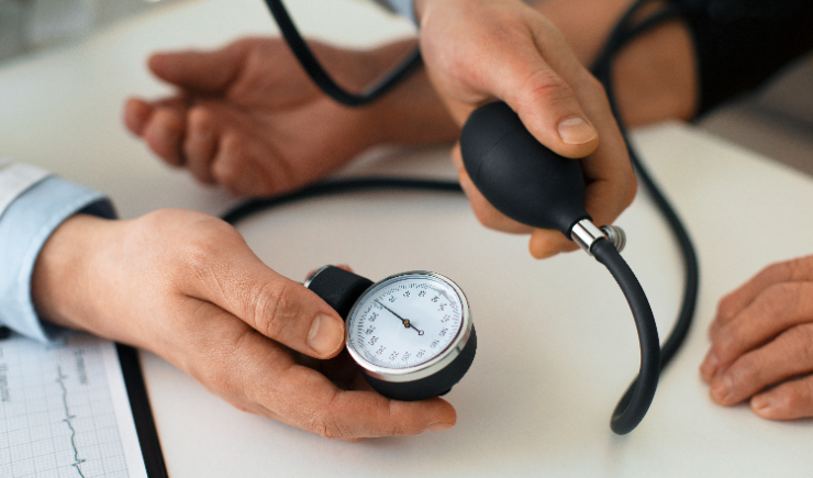 Farmacêutica promove maior mutirão de aferição de pressão arterial da história