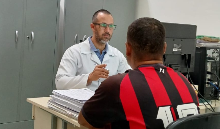Atuação farmacêutica amplia segurança  na hormonioterapia da população trans