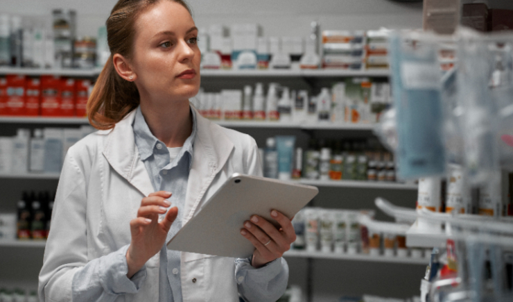 Justiça Federal mantém exigência de farmacêutico presente em farmácias