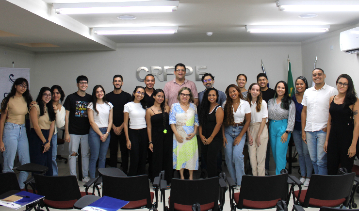 CRF-PE recebe visita de alunos do curso de Farmácia da Unicap