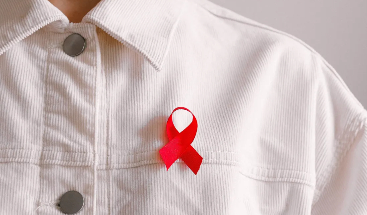 Avanços no combate ao HIV: farmacêuticos ampliam papel crucial na prevenção e tratamento