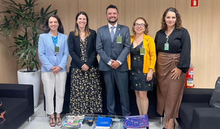 CFF faz visita institucional à Anvisa e reforça prioridades da atuação farmacêutica