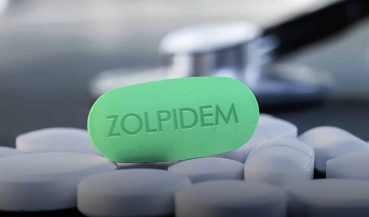 Qualquer medicamento  contendo zolpidem deverá ser prescrito  por meio de Notificação de Receita B