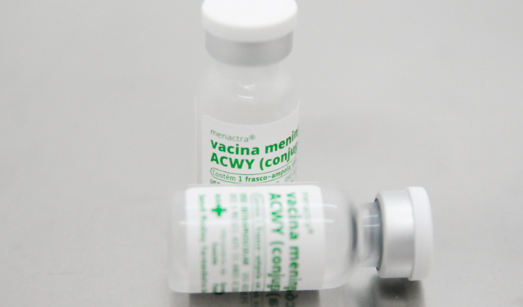 Crianças de doze meses passam a receber dose de reforço contra meningite bacteriana
