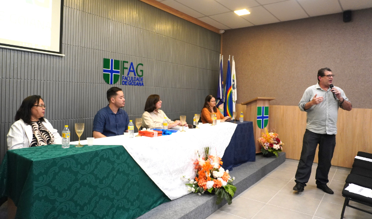 Presidente do CRF-PE aborda a importância do farmacêutico no contexto atual em palestra da FGA