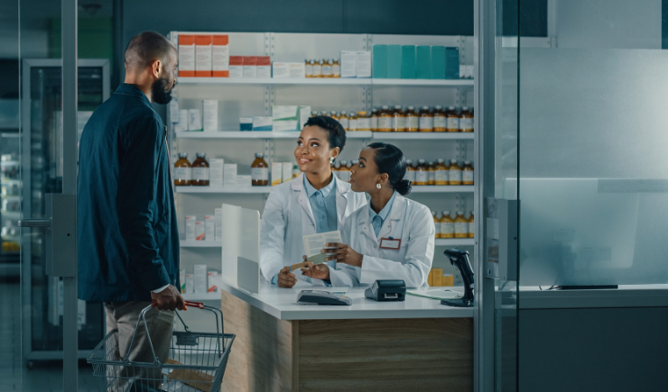 Câmara aprova PL sobre farmácias em supermercados; relatório preserva modelo defendido pelo CFF