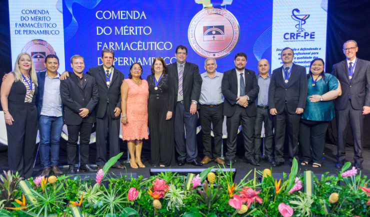 Saiba quem são os homenageados com a Comenda do Mérito Farmacêutico deste ano