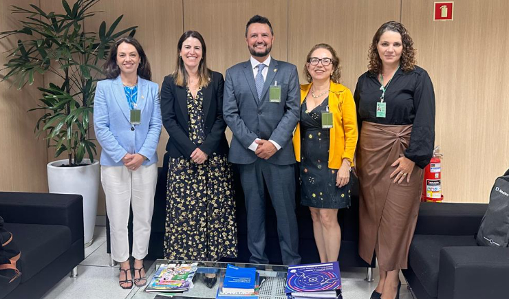 CFF faz visita institucional à Anvisa e reforça prioridades da atuação farmacêutica