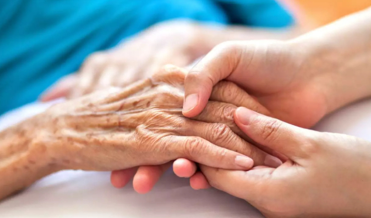 Estudo constata efeito positivo de medicamento levodopa no sono de pessoas com Parkinson