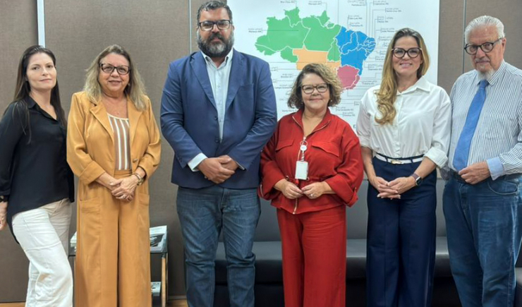 Entidades farmacêuticas discutem valorização profissional em reunião com diretoria da Ebserh