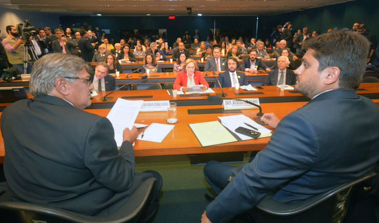 CFF defende dispensação de medicamentos em farmácias, na Câmara dos Deputados