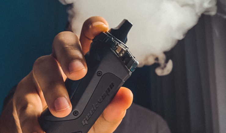 Pesquisa aponta que um em cada nove adolescentes usa cigarro eletrônico no Brasil