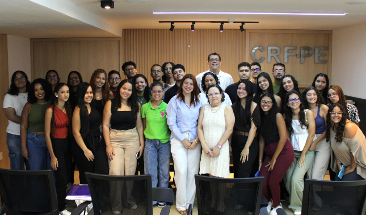 CRF-PE recebe estudantes da Uninassau Graças para atividade prática