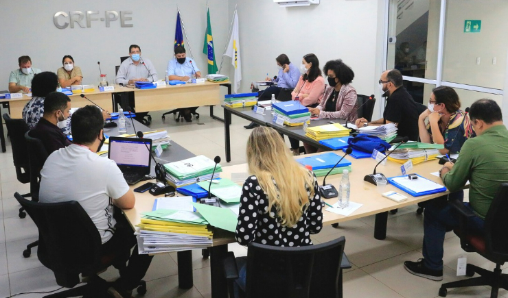 Plenário do CRF-PE aprova contas de 2021 e discute ensino EAD e piso salarial do farmacêutico