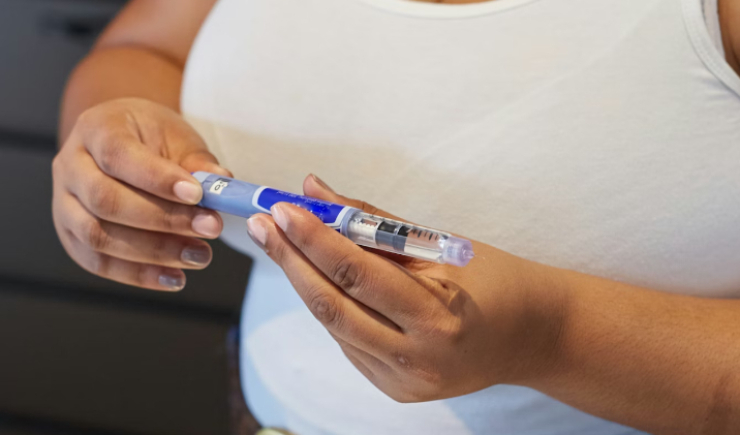 Anvisa emite alerta para risco de pancreatite aguda associada ao uso indevido de canetas