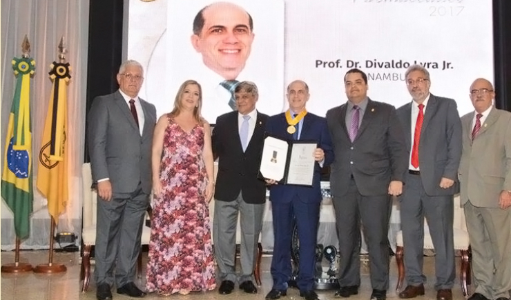 CFF entrega Comenda do Mérito Farmacêutico e Prêmio Jayme Torres