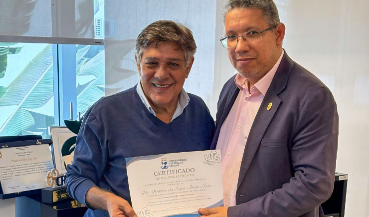 Em seu aniversário de 25 anos, Curso de Farmácia da UFS homenageia presidente do CFF