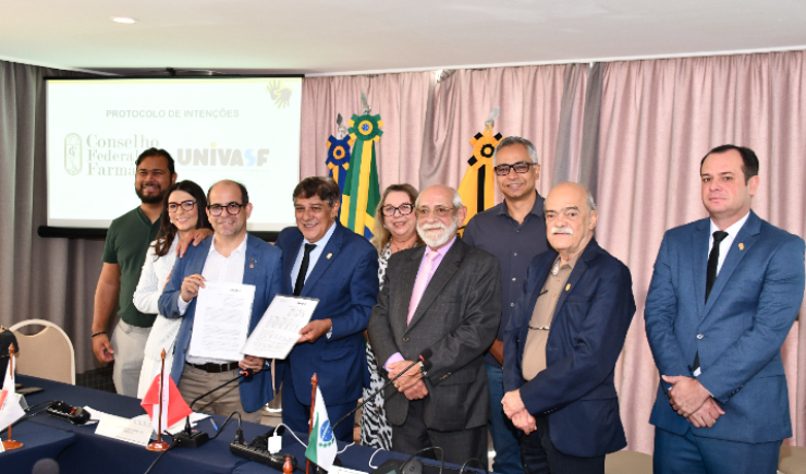 CFF e Univasf firmam protocolo de intenções para ampliar acessibilidade no cuidado farmacêutico