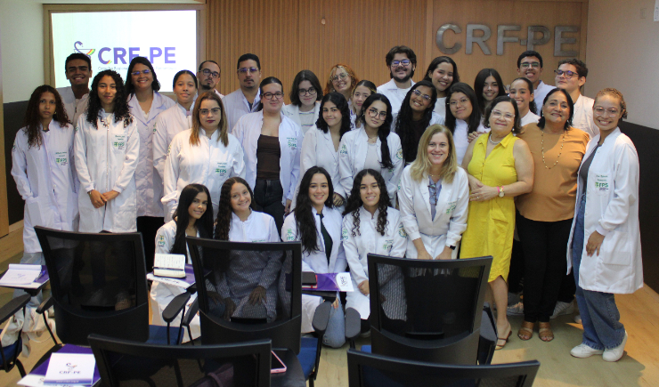 Visita técnica aproxima estudantes da FPS da atuação do CRF-PE