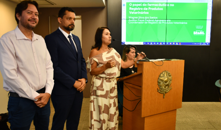 Farmacêutico tem papel essencial no registro e controle de produtos veterinários